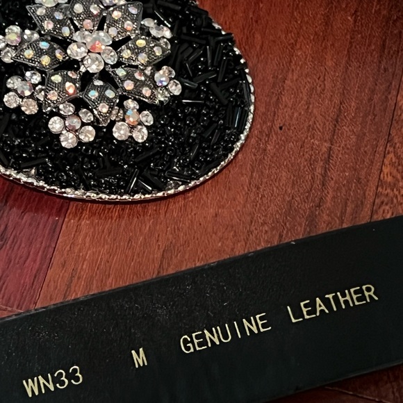 Beautiful handmade belt buckles with interchangeable belts size medium. EUC - Picture 2 of 7